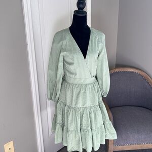 Gianni Bini Size Medium M Green Wrap Dress with Ruffled Tiered Skirt lot5664